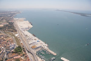 New Plan for Quay to Berth Panamaxes