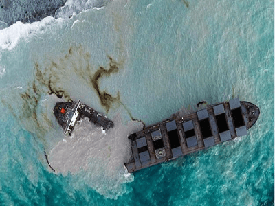 Methods to clean up oil spill in Mauritius