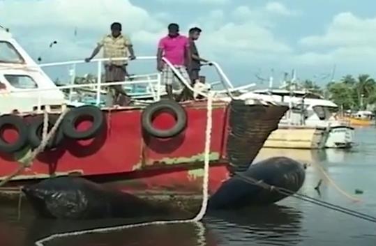 Ship launching airbag used to pull the boat ashore video