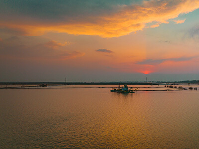 The third phase of Bai-yang Lake dredging project was successfully completed