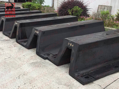 Supply 400H arch rubber fenders for oil terminal