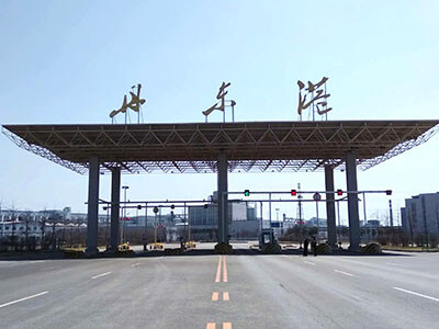 Supply D600 cylindrical rubber fenders for Dandong Port