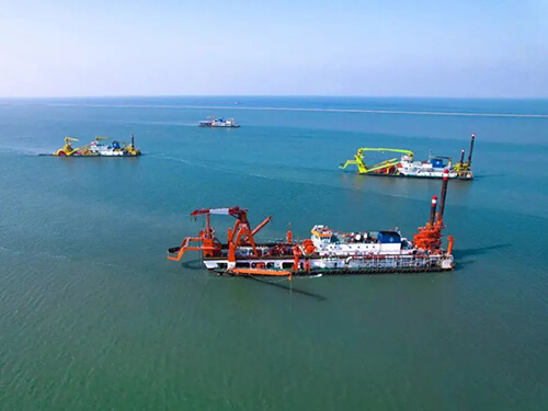 30,000-ton channel dredging