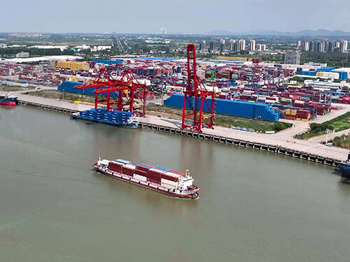 Delivery of 800H arch fenders to Nanjing Port