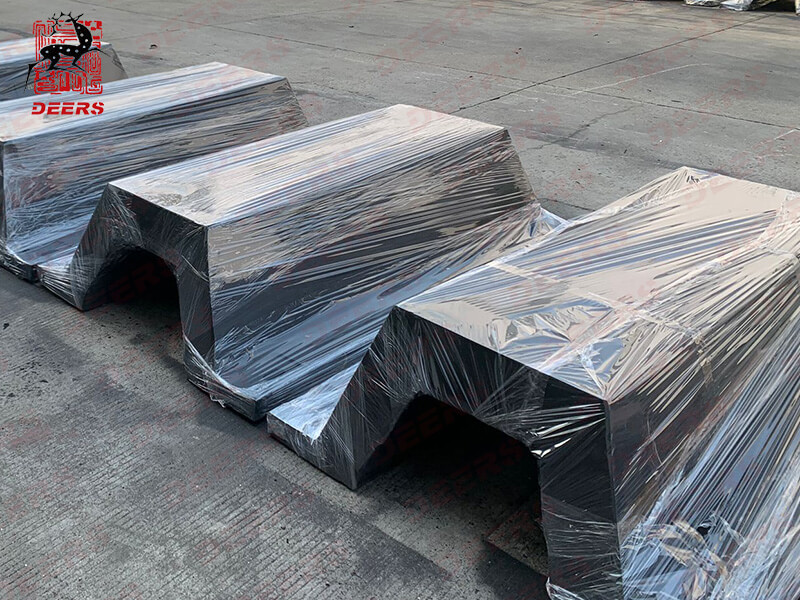 New shipment of 500H V rubber fenders from Nanjing Deers