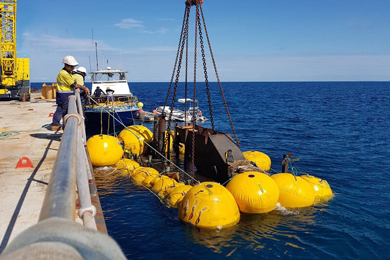 What are the methods of salvaging shipwrecks?